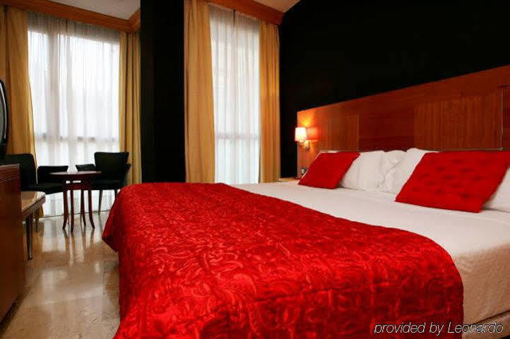 Hotel Calasanz Molins de Rei Quarto foto